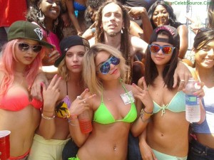 spring-breakers-hot-pics-5.jpg